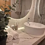 Apartmán Ceglana Park- Prywatny Parking- Piekne Osiedle- Nowe Luksusowe Mieszkanie Z Biurkiem *