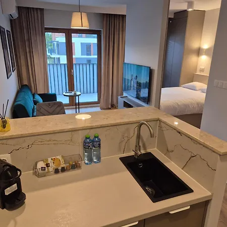 Ceglana Park Apartments- Lux- New- Priv Parking