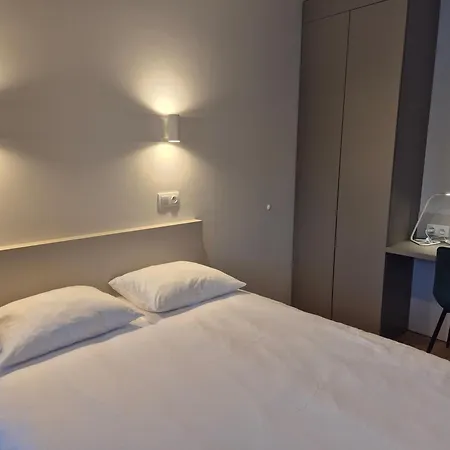 Ceglana Park Apartments- Lux- New- Priv Parking Apartment