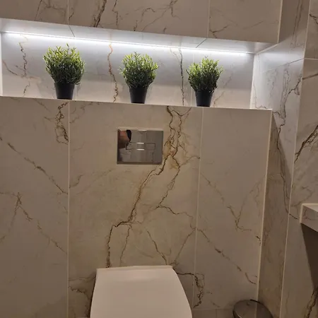Ceglana Park Apartments- Lux- New- Priv Parking