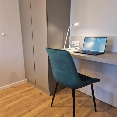 Ceglana Park Apartments- Lux- New- Priv Parking Appartement *