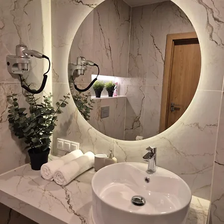 Ceglana Park- Prywatny Parking- Piekne Osiedle- Nowe Luksusowe Mieszkanie Z Biurkiem 아파트