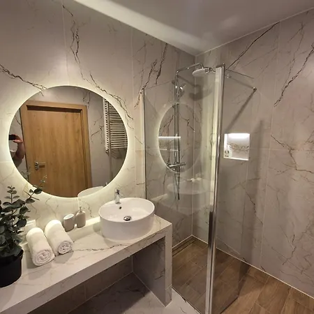 Ceglana Park Apartments- Lux- New- Priv Parking Apartament