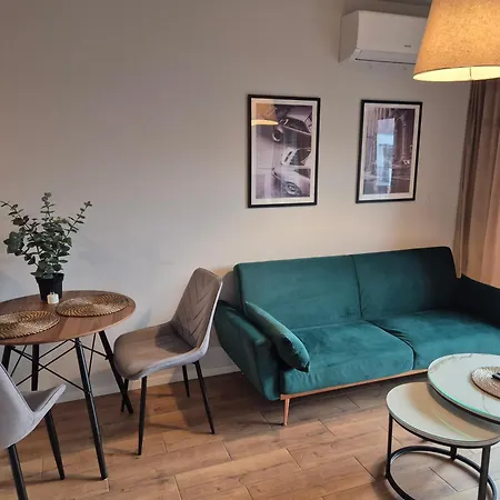 Ceglana Park- Prywatny Parking- Piekne Osiedle- Nowe Luksusowe Mieszkanie Z Biurkiem דירה