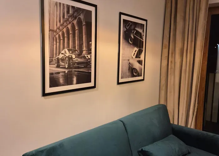 Ceglana Park- Prywatny Parking- Piekne Osiedle- Nowe Luksusowe Mieszkanie Z Biurkiem דירה