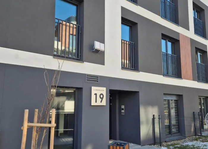 Ceglana Park- Prywatny Parking- Piekne Osiedle- Nowe Luksusowe Mieszkanie Z Biurkiem *