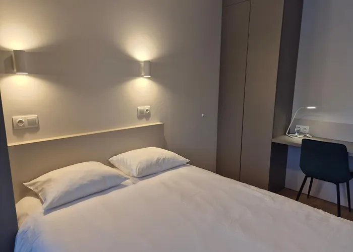 Ceglana Park- Prywatny Parking- Piekne Osiedle- Nowe Luksusowe Mieszkanie Z Biurkiem דירה