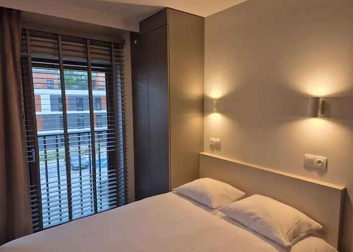 Ceglana Park- Prywatny Parking- Piekne Osiedle- Nowe Luksusowe Mieszkanie Z Biurkiem קטוביץ