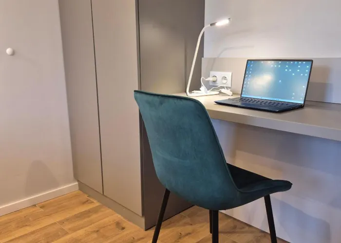 Ceglana Park- Prywatny Parking- Piekne Osiedle- Nowe Luksusowe Mieszkanie Z Biurkiem דירה *